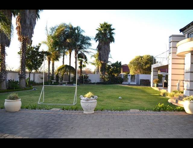 4 BEDROOM HOUSE FOR SALE IN SONNEVELD